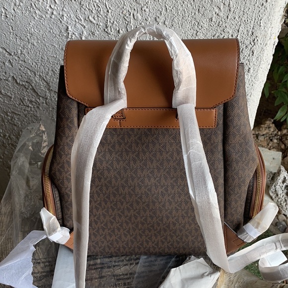 Michael Kors Abbey Large Signature Cargo Backpack - Picture 7 of 7